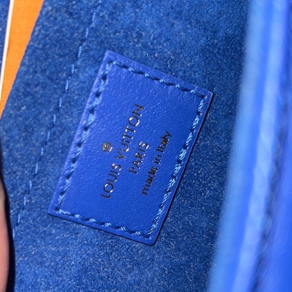 Louis Vuitton Wave Purse💙 - Picture 10 of 12